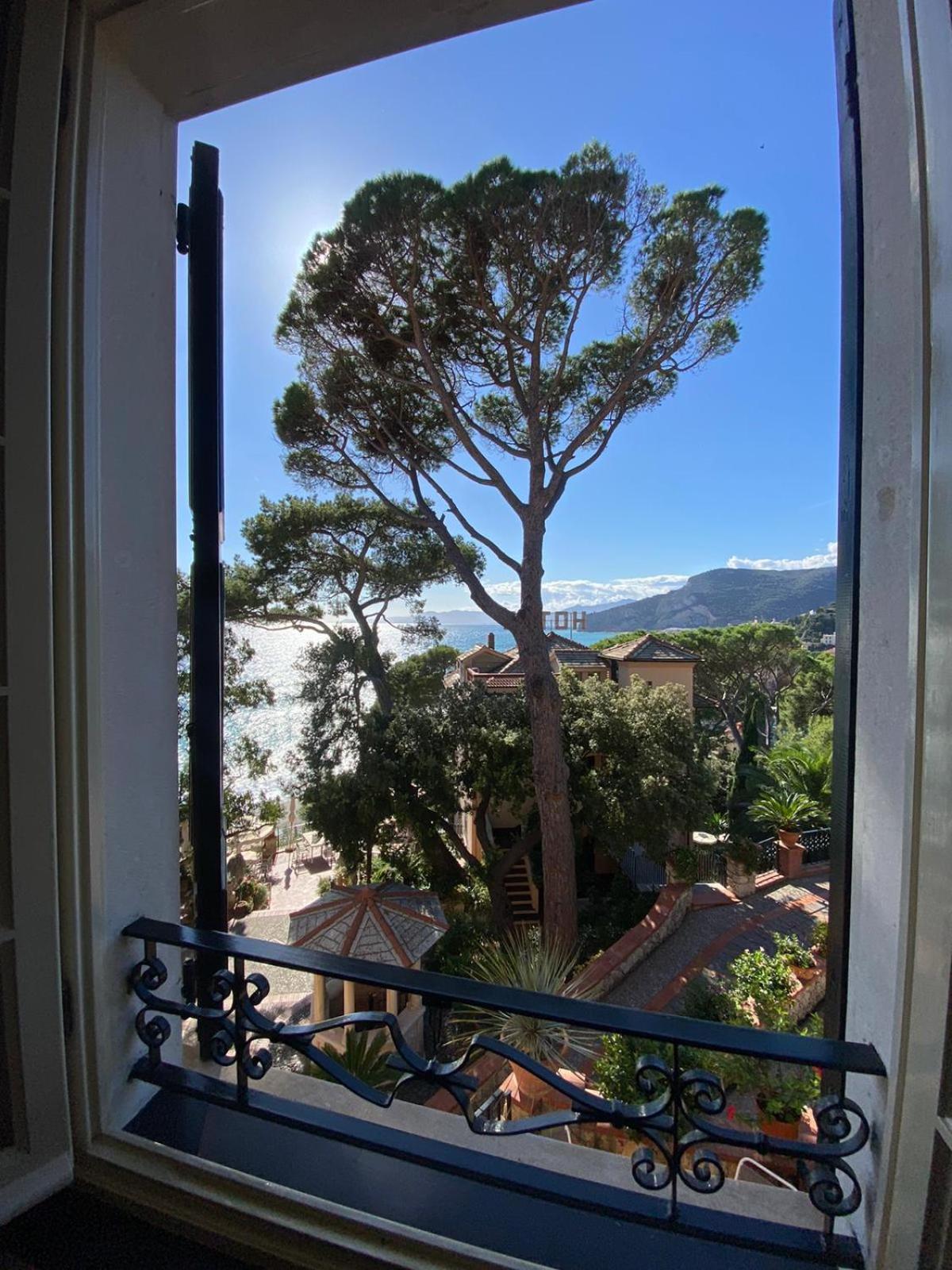 Hotel Punta Est Finale Ligure Eksteriør billede
