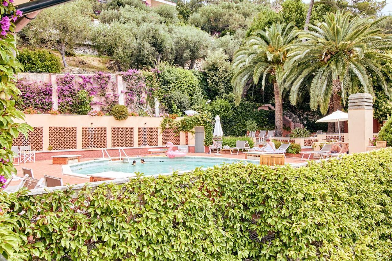 Hotel Punta Est Finale Ligure Eksteriør billede